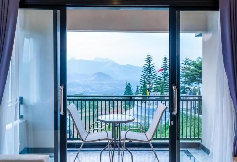 Suite Familiar, Hidden Valley Hills