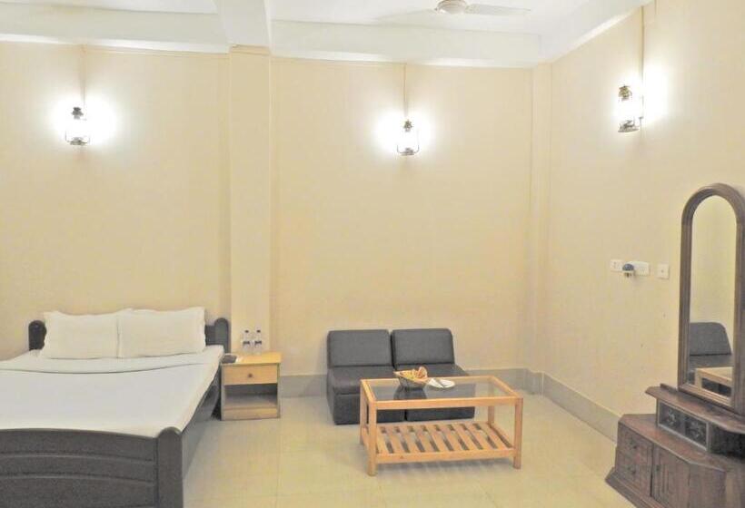 带大床的高级房间, Lake Side Resort Neermahal