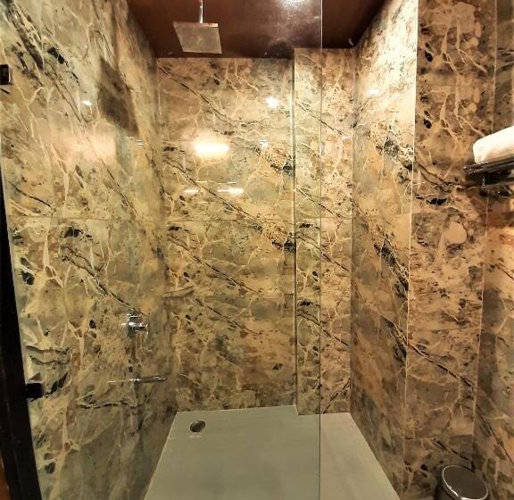 패밀리 룸, Suvin Residency With Rooftop Swimming Pool