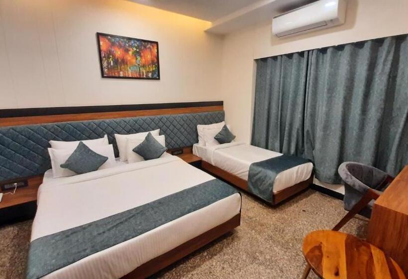 패밀리 룸, Suvin Residency With Rooftop Swimming Pool