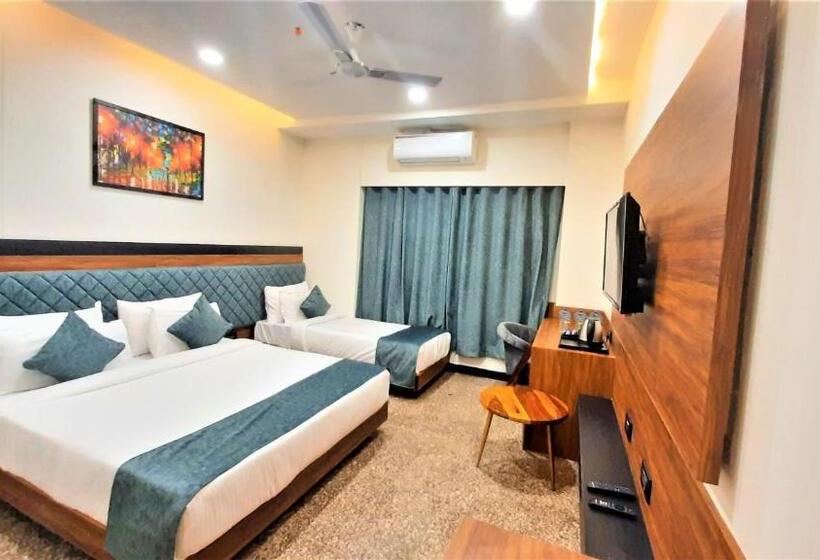 패밀리 룸, Suvin Residency With Rooftop Swimming Pool