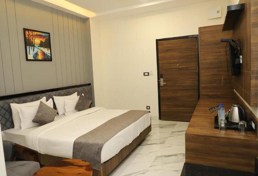 디럭스 룸, Suvin Residency With Rooftop Swimming Pool