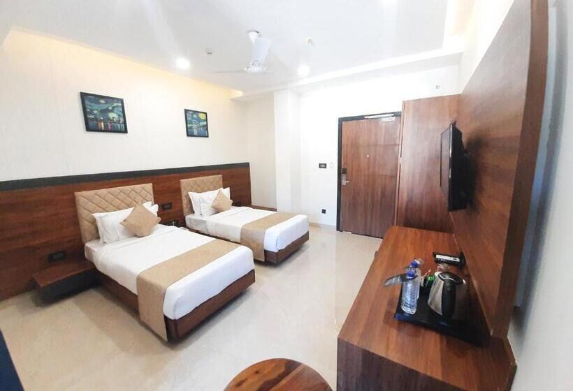 디럭스 룸, Suvin Residency With Rooftop Swimming Pool