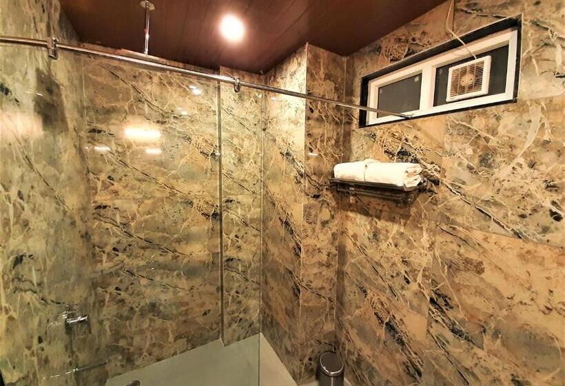 스위트, Suvin Residency With Rooftop Swimming Pool