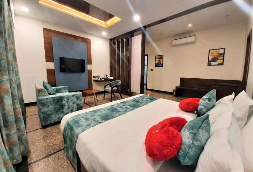 스위트, Suvin Residency With Rooftop Swimming Pool