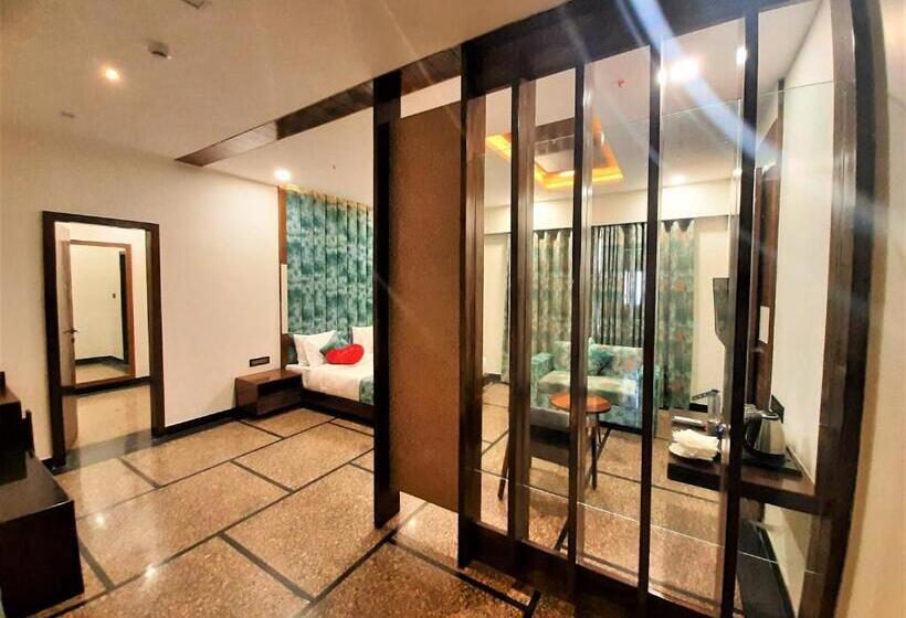 스위트, Suvin Residency With Rooftop Swimming Pool