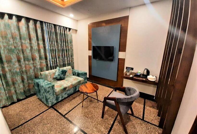 스위트, Suvin Residency With Rooftop Swimming Pool