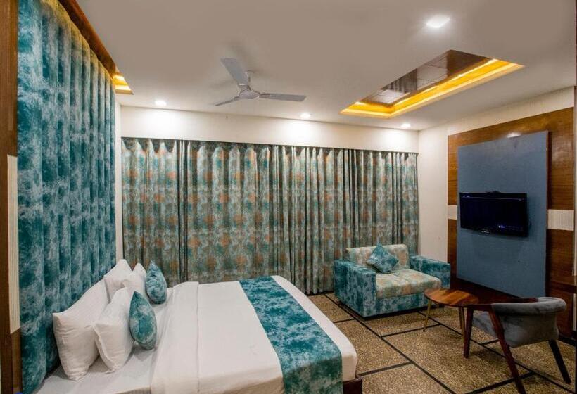 스위트, Suvin Residency With Rooftop Swimming Pool