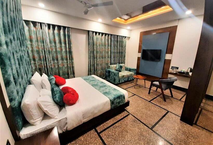 스위트, Suvin Residency With Rooftop Swimming Pool