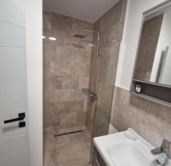 اتاق استاندارد, Albert