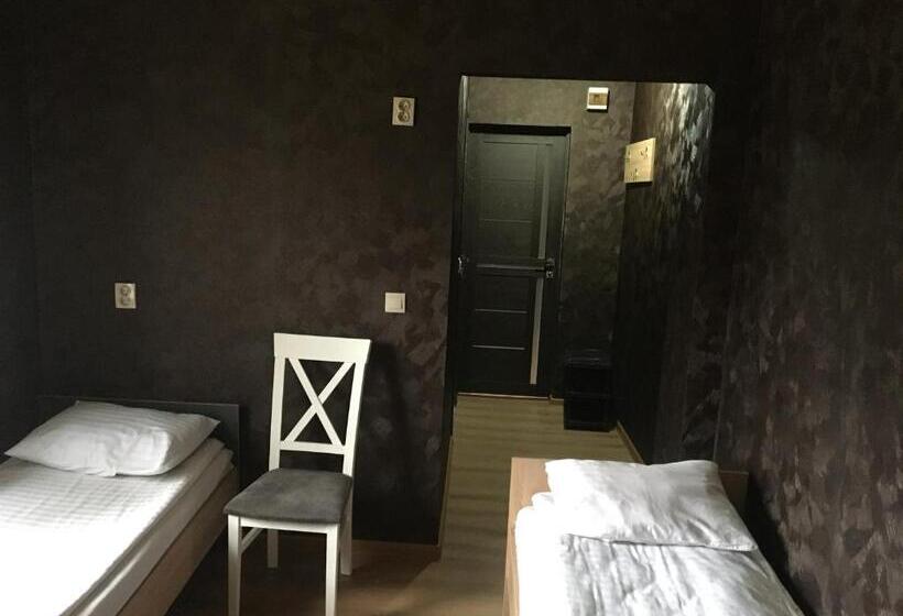 Четырехместный Номер Стандарт, готель максим ресторан