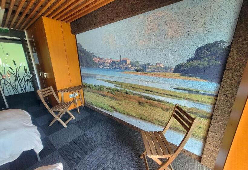 اتاق استاندارد, Urdaibai Bird Center