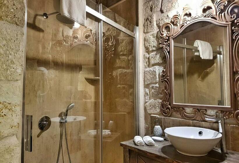 디럭스 스위트, Elysion Cave Suites