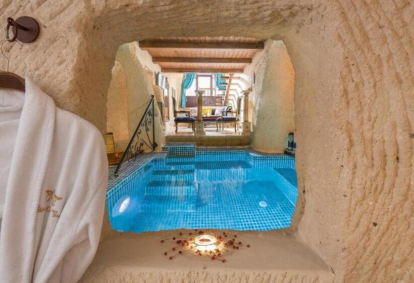 Люкс с Бассейном, Elysion Cave Suites