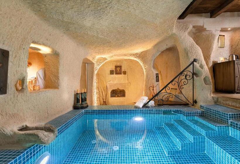 Люкс с Бассейном, Elysion Cave Suites