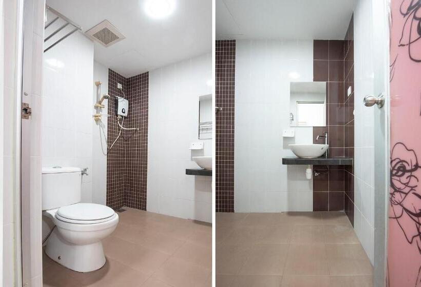 חדר דחוקס עם מיטת קינג, Sg Rengit City Resort 3