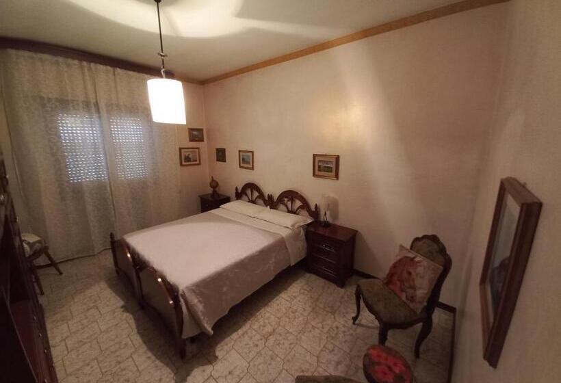 اتاق استاندارد با سرویس بهداشتی مشترک, Casa Guerrino