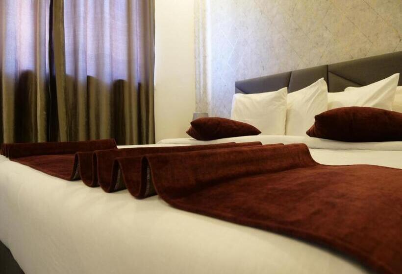 اتاق استاندارد, Twins Downtown