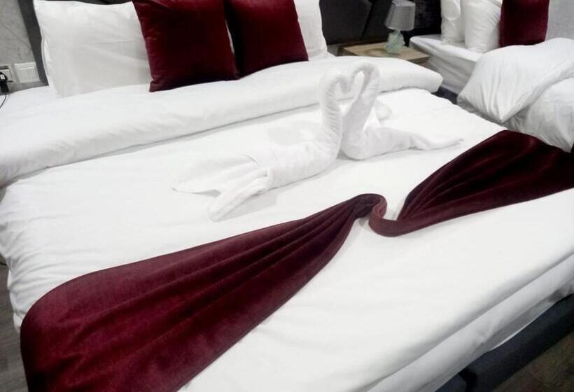 اتاق کلاسیک چهارنفره, Twins Downtown