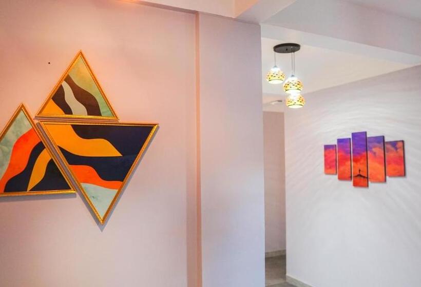 חדר אקונומי, Planet Residency