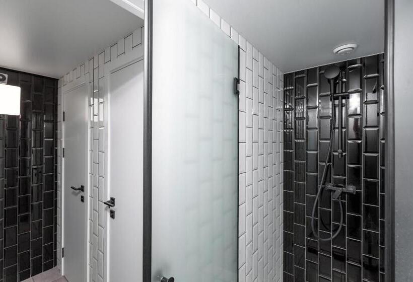 Capsule, Capsule Hotel Constellation 89