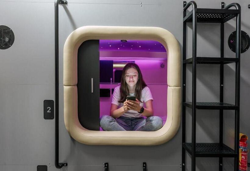 اتاق استاندارد یک نفره, Capsule Hotel Constellation 89