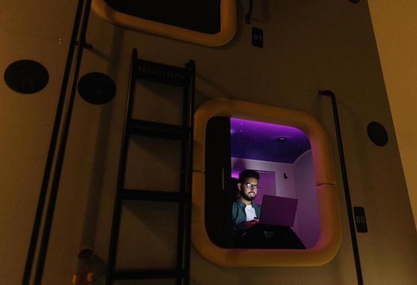 اتاق استاندارد یک نفره, Capsule Hotel Constellation 89