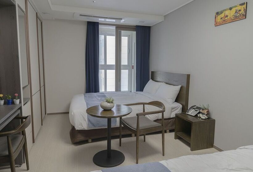 Quarto Triplo Estandar, Goldenplanet