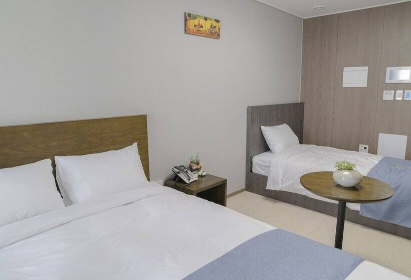 Quarto Triplo Estandar, Goldenplanet