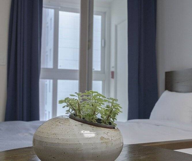 Quarto Triplo Estandar, Goldenplanet