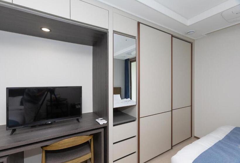 Quarto Triplo Estandar, Goldenplanet