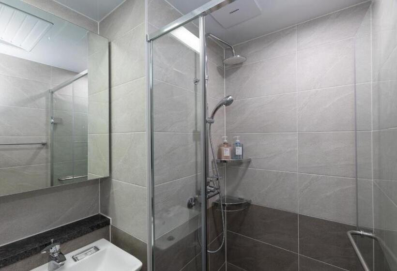 Quarto Triplo Estandar, Goldenplanet