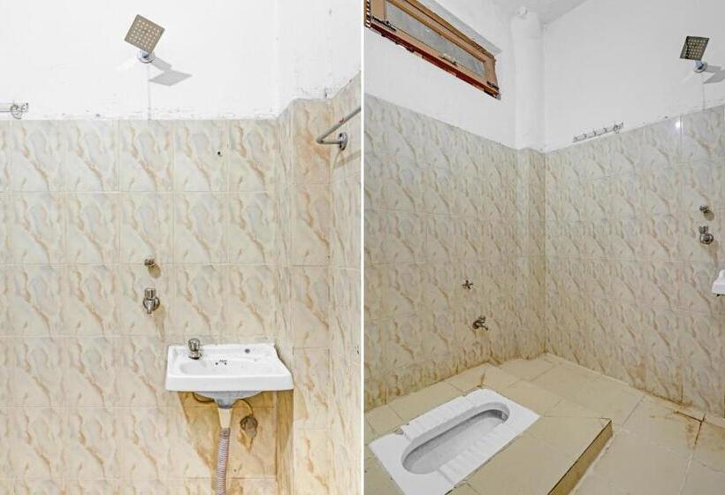 Трехместный Номер Классика, Spot On 82139 Royal Guest House