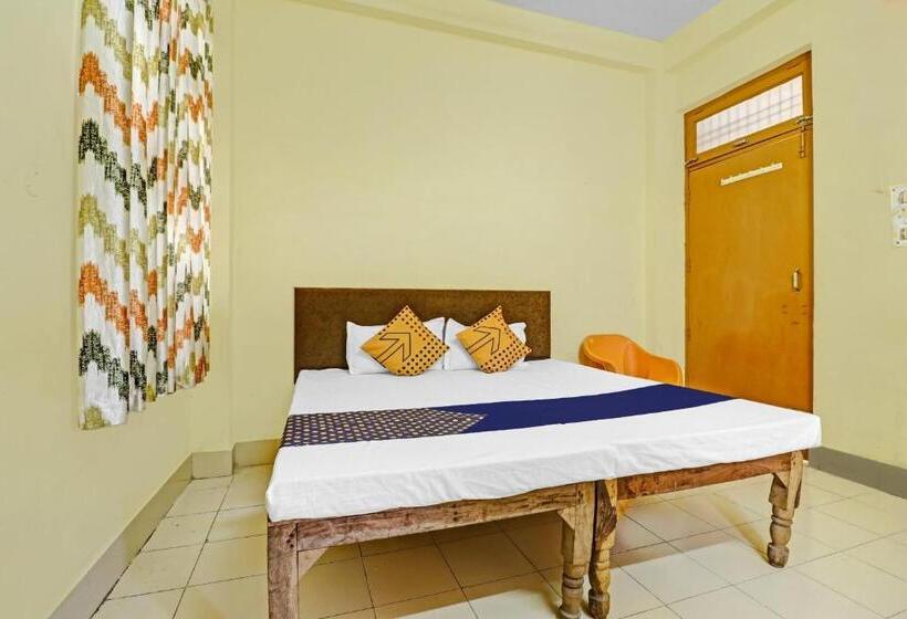 Трехместный Номер Классика, Spot On 82139 Royal Guest House