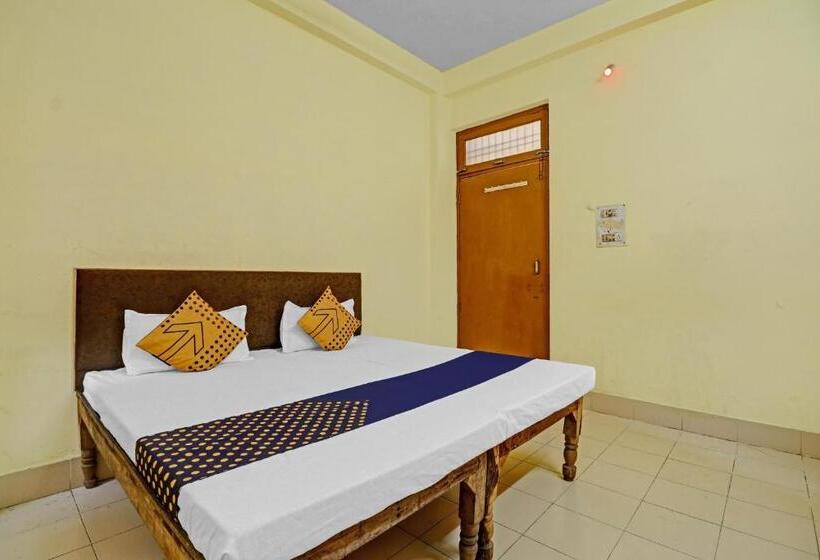 Трехместный Номер Классика, Spot On 82139 Royal Guest House