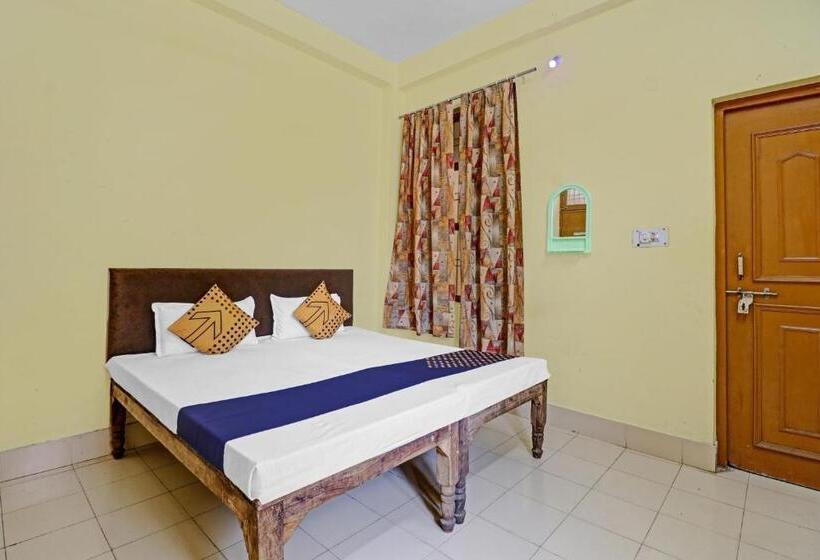 Трехместный Номер Классика, Spot On 82139 Royal Guest House