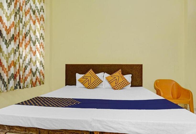 Трехместный Номер Классика, Spot On 82139 Royal Guest House