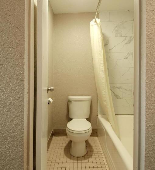 디럭스 룸, Town And Country Inn