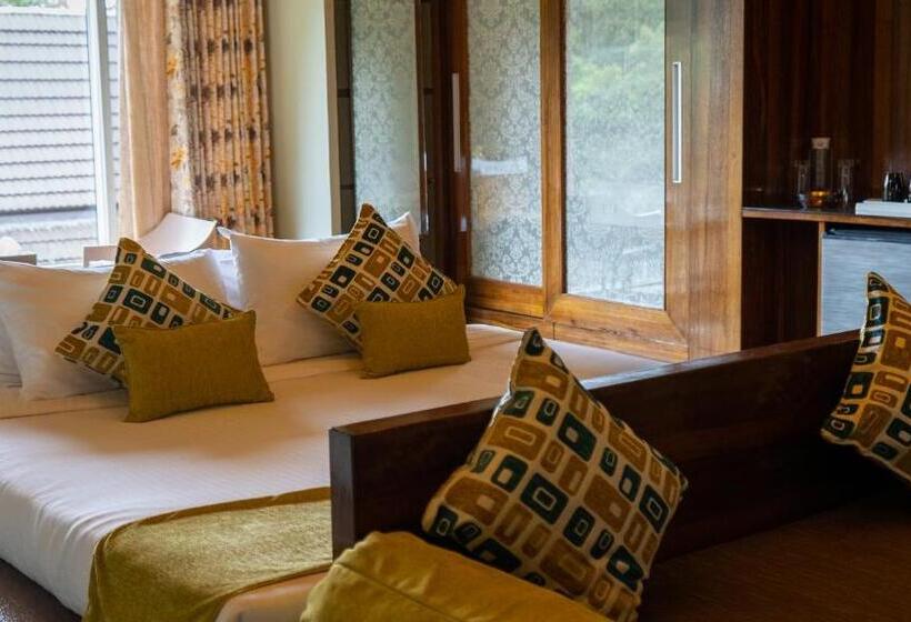 高级大房间, Radosri