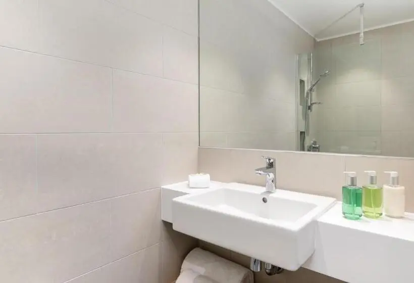 اتاق استاندارد با تخت بزرگ, The Lincoln Suites