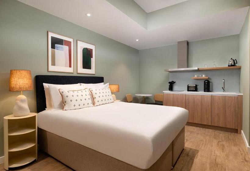 Студия Superior, The Lincoln Suites