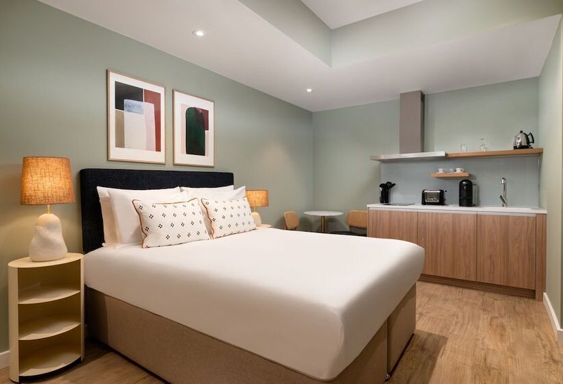 Студия Superior, The Lincoln Suites