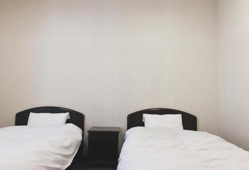 标准间, Asa Village