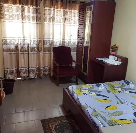 اتاق لوکس با بالکن, Britannia Hôtel Cmr