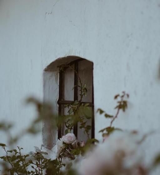 舒适三人间, Axatorpsgården