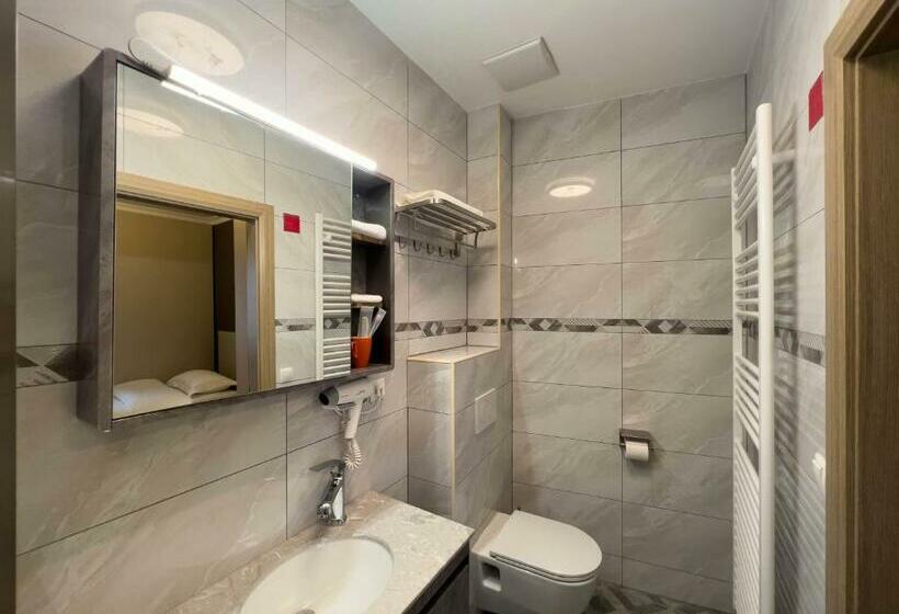 חדר סטנדרט יחיד, Mr.liao