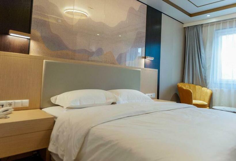 חדר דלוקס לשלושה, Mr.liao