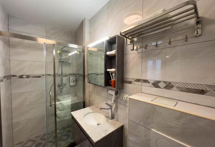 חדר סטנדרט יחיד, Mr.liao