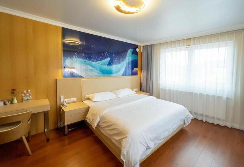 חדר דלוקס לשלושה, Mr.liao