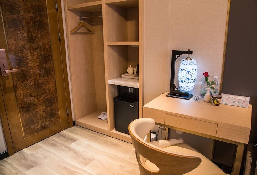 חדר סטנדרט, Mr.liao